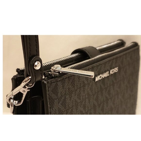 MICHAEL KORS Multi-Compartment Black Wristlet - Picture 12 of 12